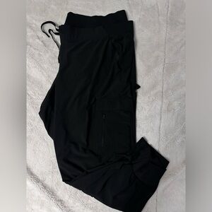 All in Motion tapered woven cargo joggers